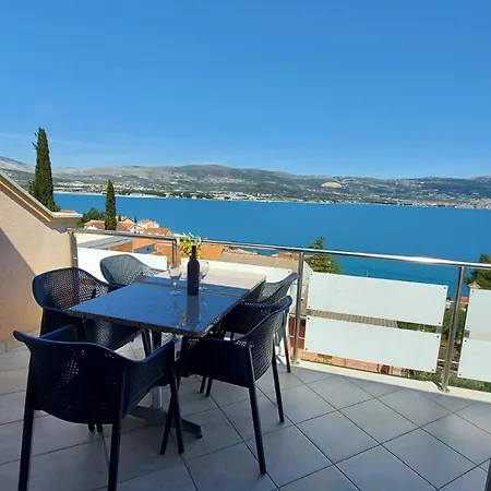 Jelica, Helle Mit Sonnenbalkon Trogir